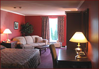 Deluxe Jacuzzi Fireplace Room at the King William Inn